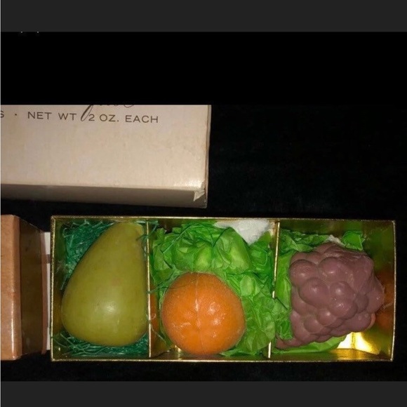 Avon • Vintage • Fruit Bouquet • Perfumed Soap • New W/ Box - Picture 4 of 9